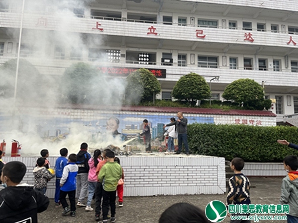 开展消防演练，打造平安校园 --安居区拦江镇马河小学校开展消防演练