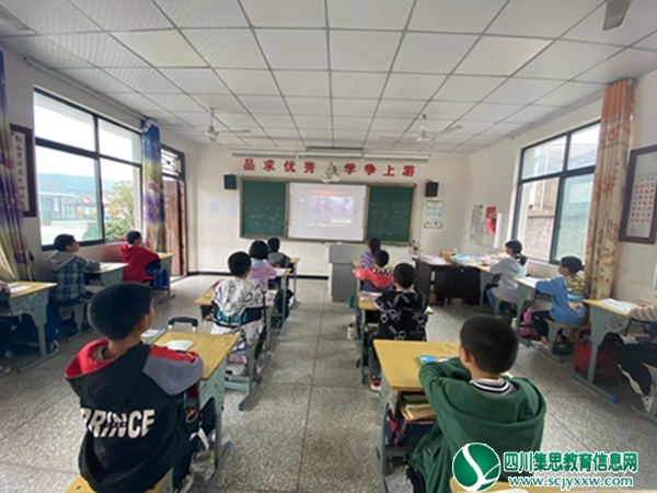 射洪市香山镇第二小学校开展消防安全日专题教育活动