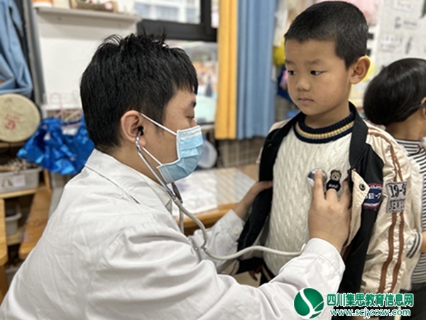  健康筛查 从“心”开始 ——盐关街幼儿园开展先天性心脏筛查义诊活动