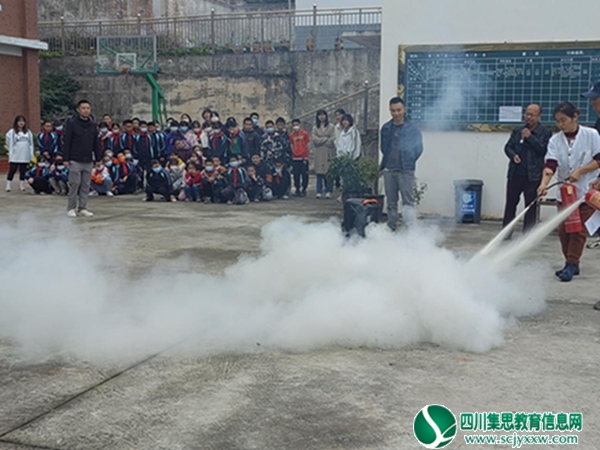 消防演练始于心，消防知识记于心 ——安居区拦江镇凉风小学校举行消防演练活动