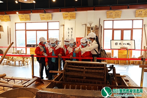 安居区西眉镇中心小学校师生开展海龙凯歌研学活动