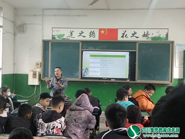 安居区拦江镇莲花九年义务教育学校开展青春期教育讲座