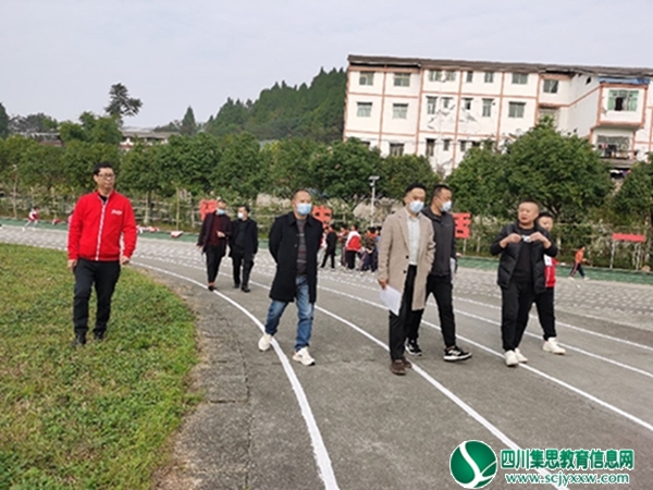 安居区教体局对安居区东禅镇中心小学校大课间评比活动