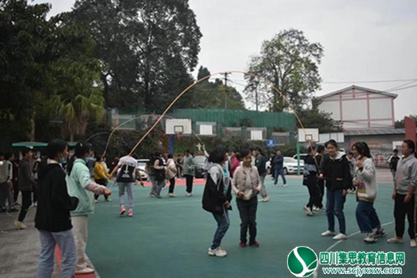 大课间—学生自由活动时间.jpg