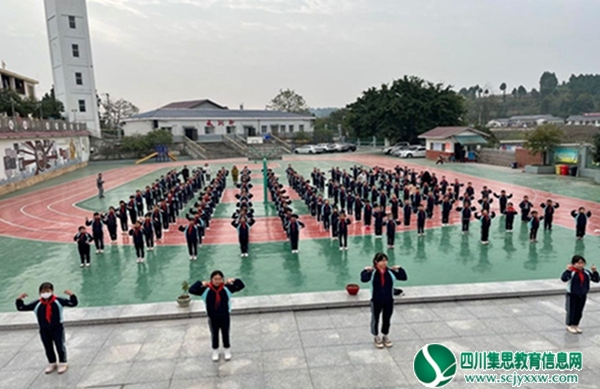 安居区拦江镇凉风小学校开展大课间操展评活动