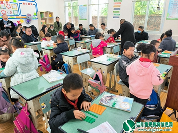 安居区兴旺明德小学承办东禅教育质量共同体数学教研活动