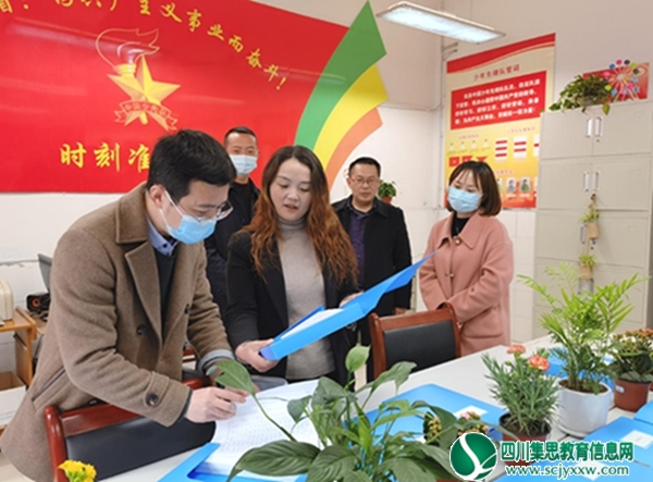 【星星火炬齐向党 童心筑梦向未来】团市委、团区委调研遂宁高级实验学校外国语学校少先队工作