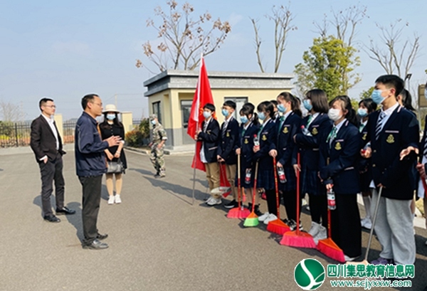 遂宁高级实验学校外国语学校开展“学习雷锋好榜样，保护环境我在行”学雷锋志愿者活动