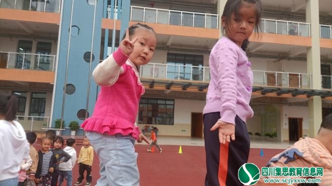 磨溪幼儿园组织幼儿开展冬季体能大循环活动