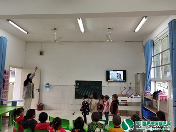 安居区分水幼儿园开展“122全国交通安全日”宣传教育活动