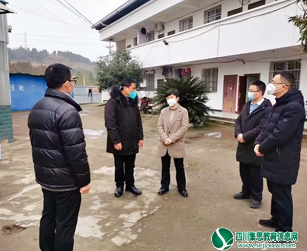 安居区委常委、区纪委书记杨冬梅一行到白马小学督导检查学校安全常规工作