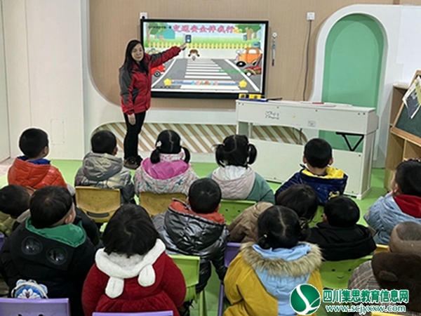 聚贤幼儿园开展“交通安全伴我行”主题教育活动