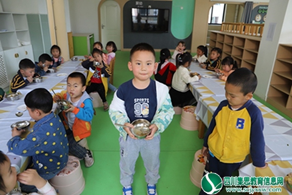 安居区聚贤镇中心幼儿园开展“制止餐饮浪费 厉行勤俭节约”主题教育活动