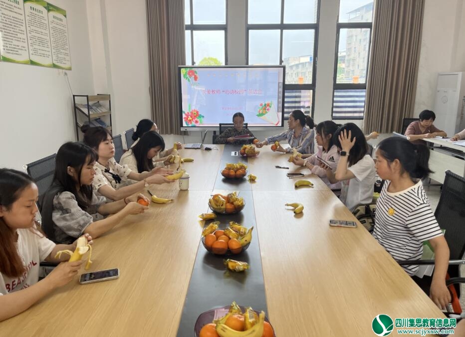 磨溪幼儿园开展“心语校园”茶话会活动
