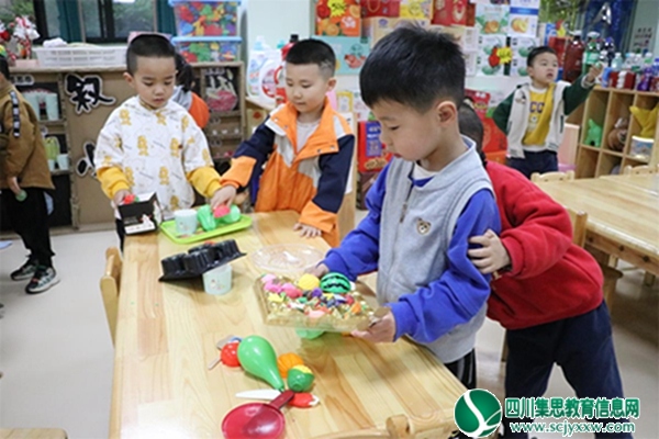 叙永县永宁幼儿园开展“欢乐迎五一 劳动润童心”主题活动