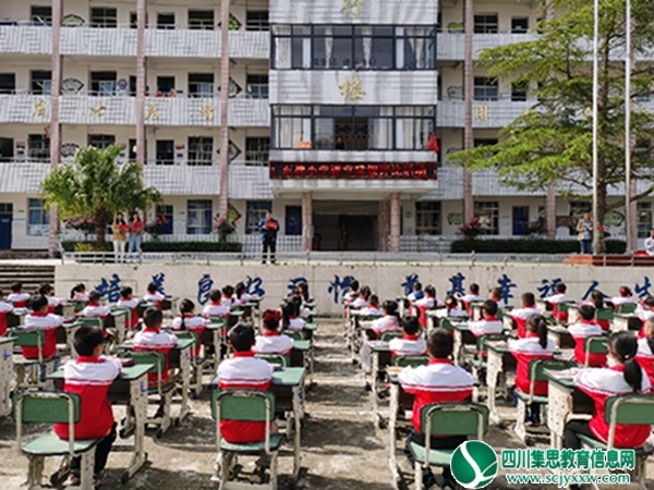 注重课堂常规，促进有效学习 ——安居区东禅镇中心小学校举行课堂常规评比活动
