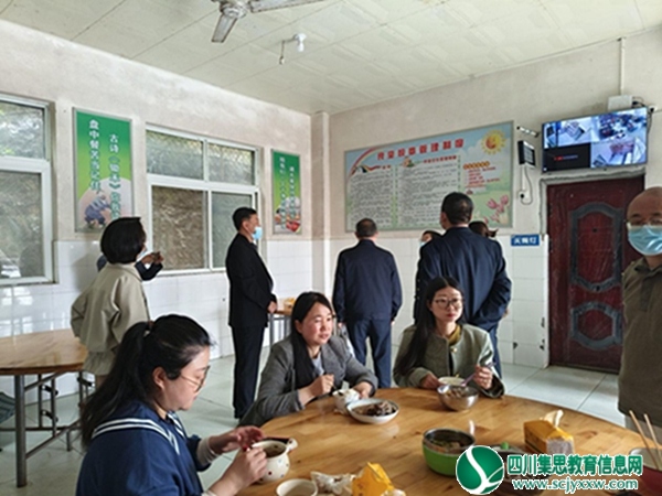守护食品安全   确保师生健康 ——市县四大部门督查演圣小学食堂食品安全