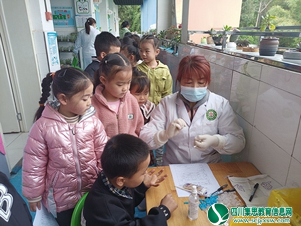 遂宁市安居区分水幼儿园开展幼儿健康体检活动