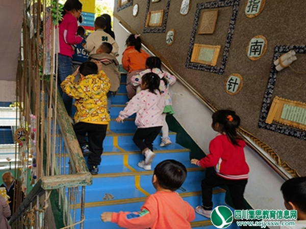 安居区三家镇中心幼儿园开展综合应急疏散演练