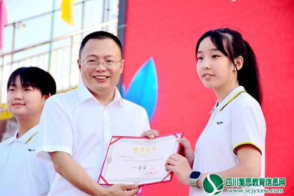 表彰现场（高）1.jpg