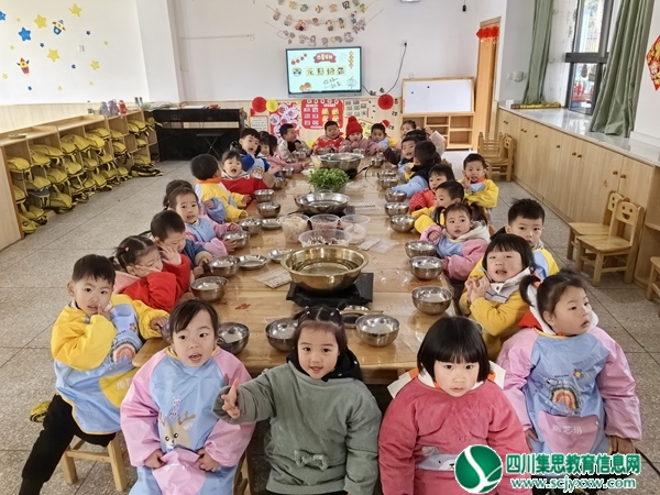 遂宁市安居区磨溪镇中心幼儿园开展“喜迎元旦，火锅盛宴” 主题活动