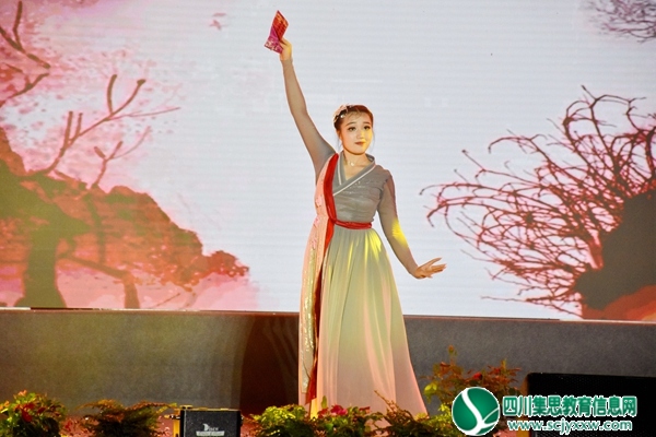 独舞《桃花笺》.jpg