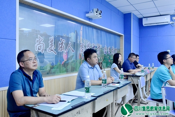 专家听课（校长）2.jpg